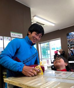 モテモテの川村コーチ！！