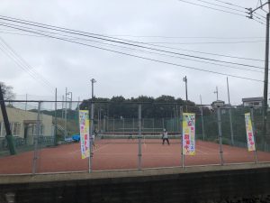 雨でもテニスができますよ